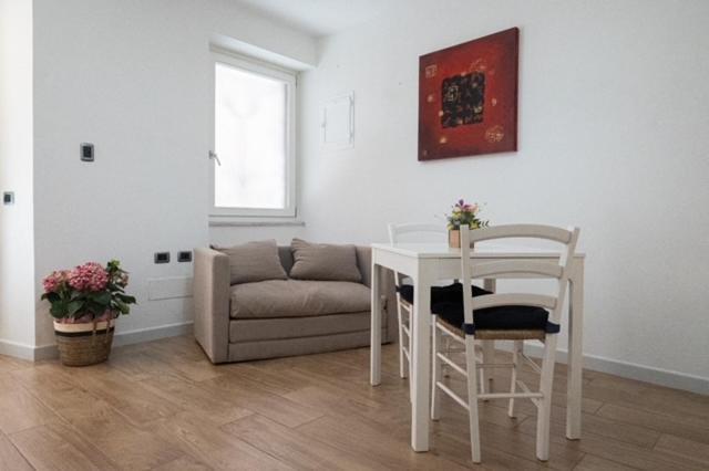 Villanova Apartment กาญารี ภายนอก รูปภาพ